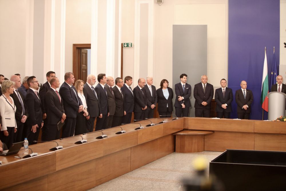 Кабинетът "Петков" предаде властта на служебния кабинет "Донев"