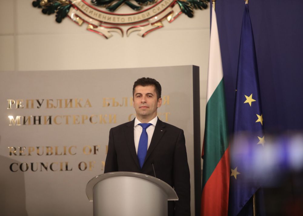 Кабинетът "Петков" предаде властта на служебния кабинет "Донев"