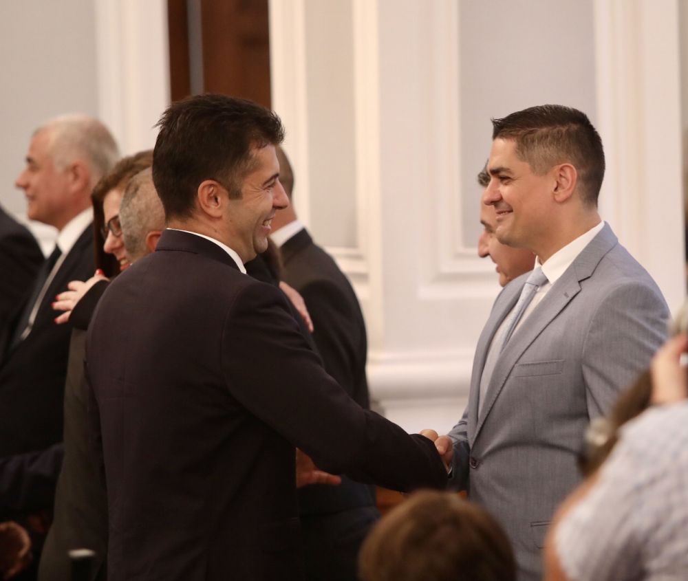 Кабинетът "Петков" предаде властта на служебния кабинет "Донев"