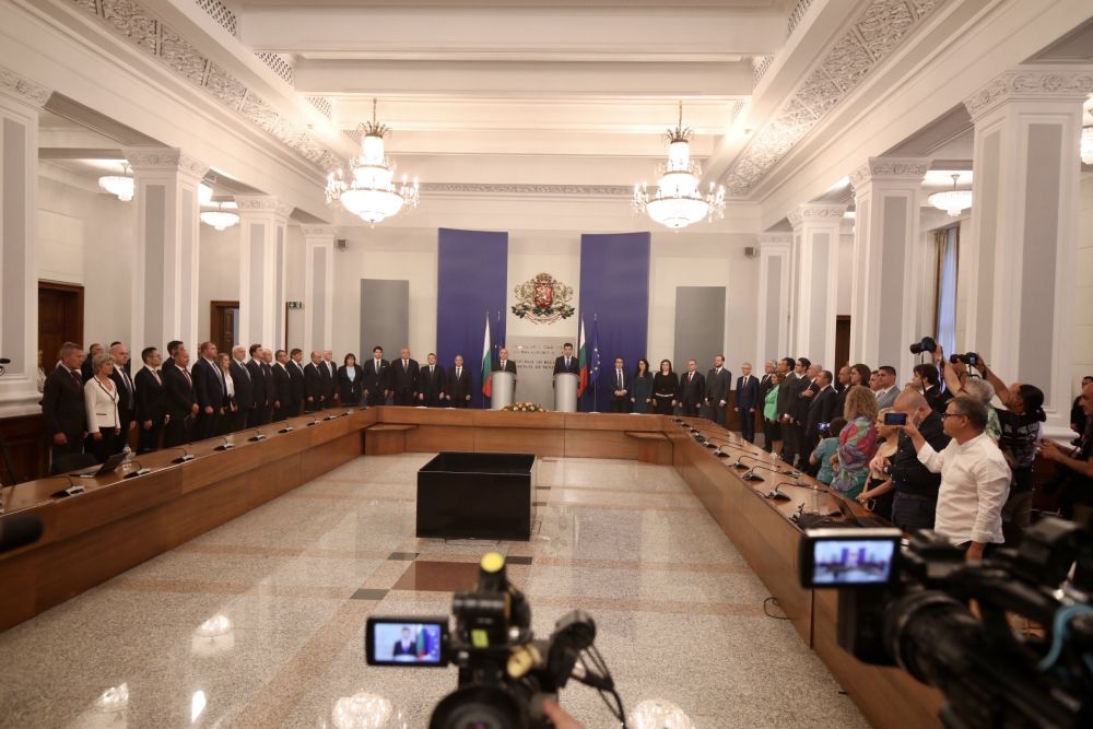 Кабинетът "Петков" предаде властта на служебния кабинет "Донев"