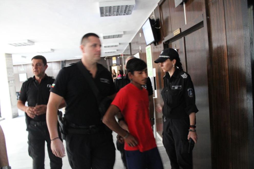 Мирно шествие се провежда в благоевградското с. Микрево. Местните жители