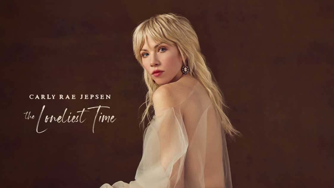 Вдъхновена от самотата, Carly Rae Jepsen представя новия си албум - "The Loneliest Time"