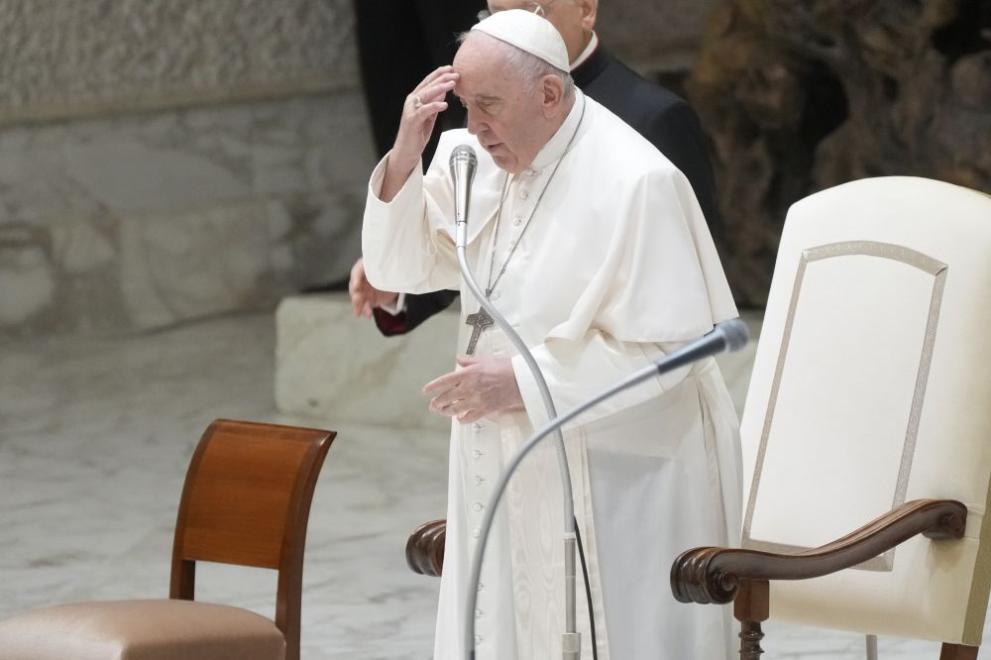 Папа Франциск няма да присъства на погребението на кралицата в