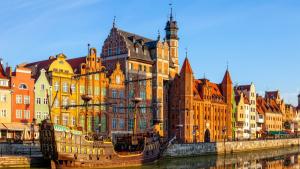 Красивият Гданск пристанищен град на брега на Балтийско море