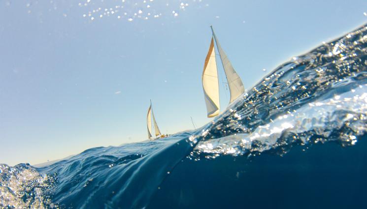 Лодка - УЖАСЯВАЩ ИНЦИДЕНТ: Лодка, с над 150 души на борда, се преобърна!