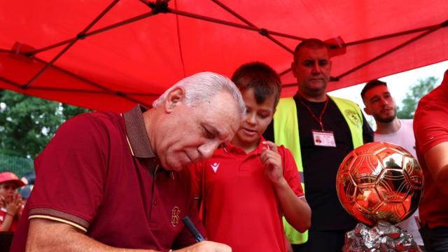 Армейски следобед: Стоичков се срещна с феновете на ЦСКА преди важен мач (СНИМКИ/ВИДЕО)