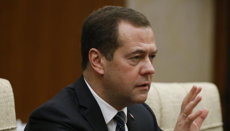 Медведев - МЕДВЕДЕВ КЪМ МАКРОН: На никого няма да липсваш!