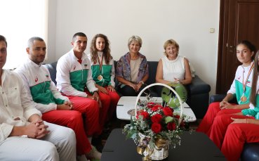 Министърът на младежта и спорта Весела Лечева прие девойките на