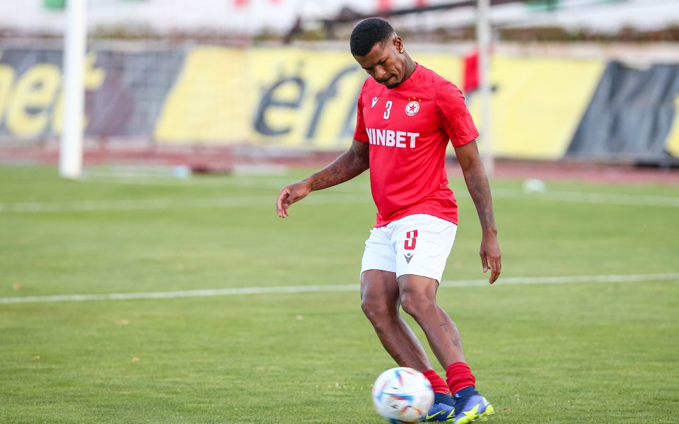 С появата си като резерва срещу Сейнт Патрикс бразилецът Жеферсон