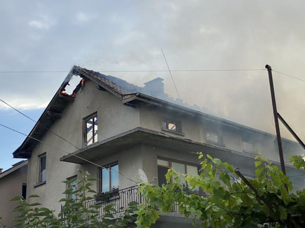 Пожар избухна в къща в казанлъшкото село Овощник в събота