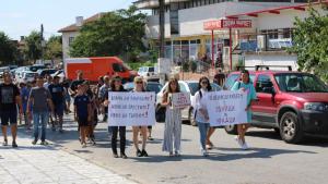 Мирно шествие се провежда в благоевградското с Микрево Местните жители