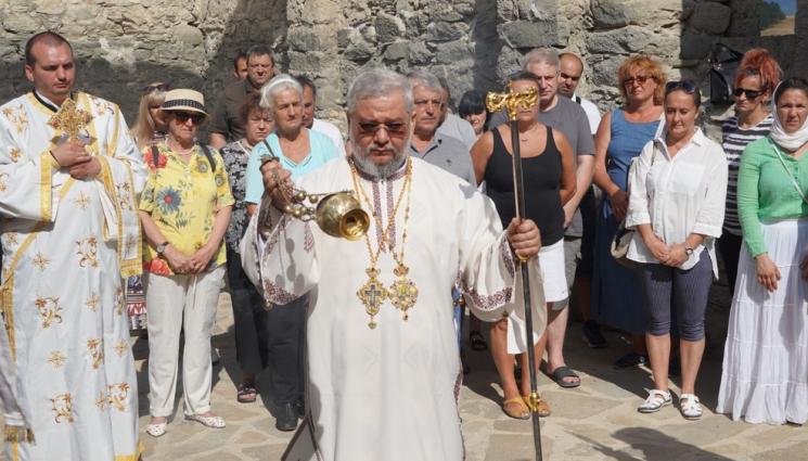 Митрополит Киприян - Слагат Потопената църква в Жребчево под стъклен похлупак