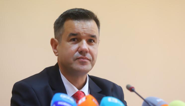 Никола Стоянов - Министъра на иконимиката: Тежки дни очакват хората и бизнеса