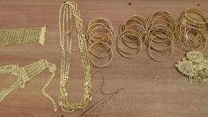 Нов опит за нелегално пренасяне на златни накити предотвратиха митническите