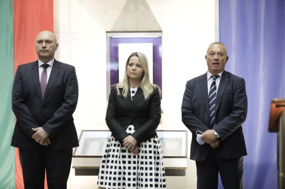  Венцислав Катинов (вляво), Моника Димитрова-Бийчър и Емил Ганчев 