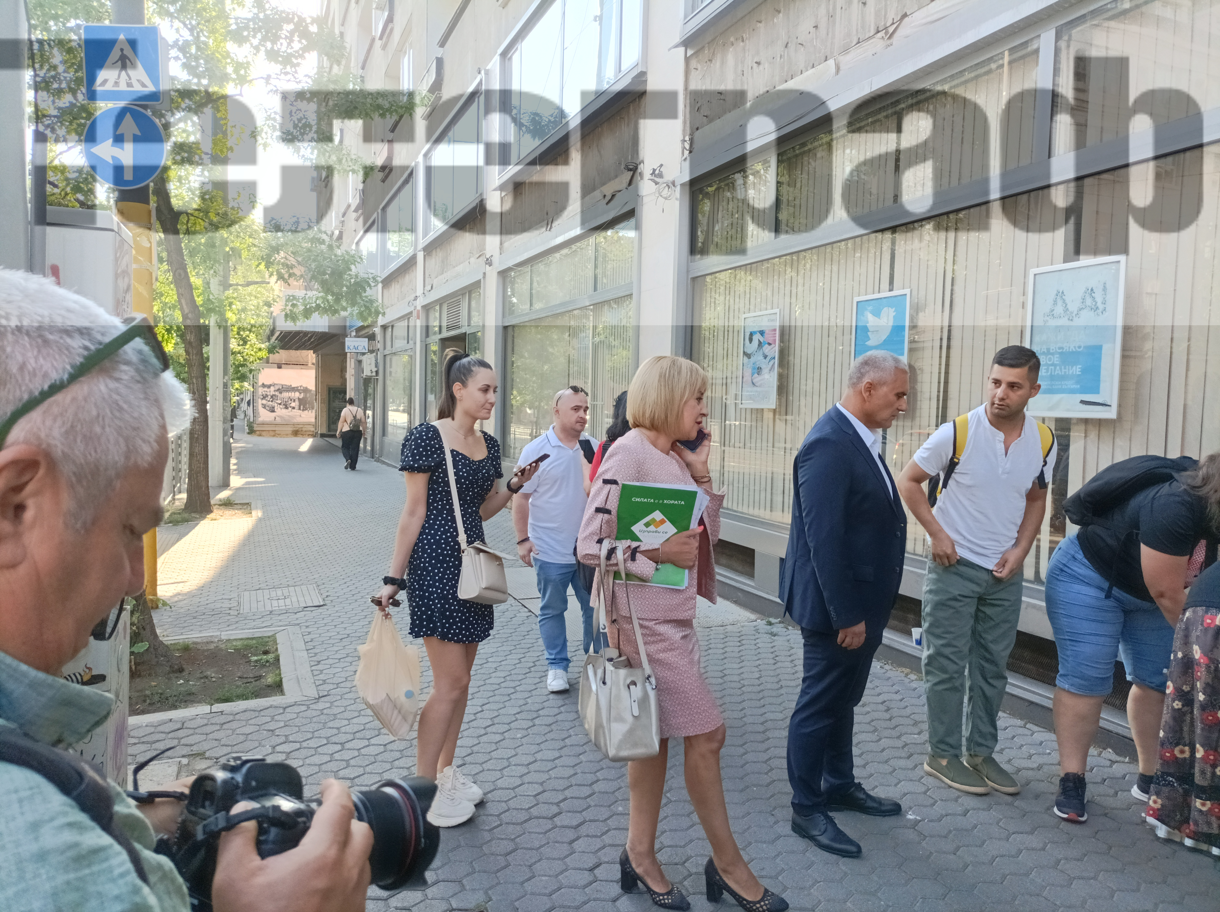 МАЯ МАНОЛОВА