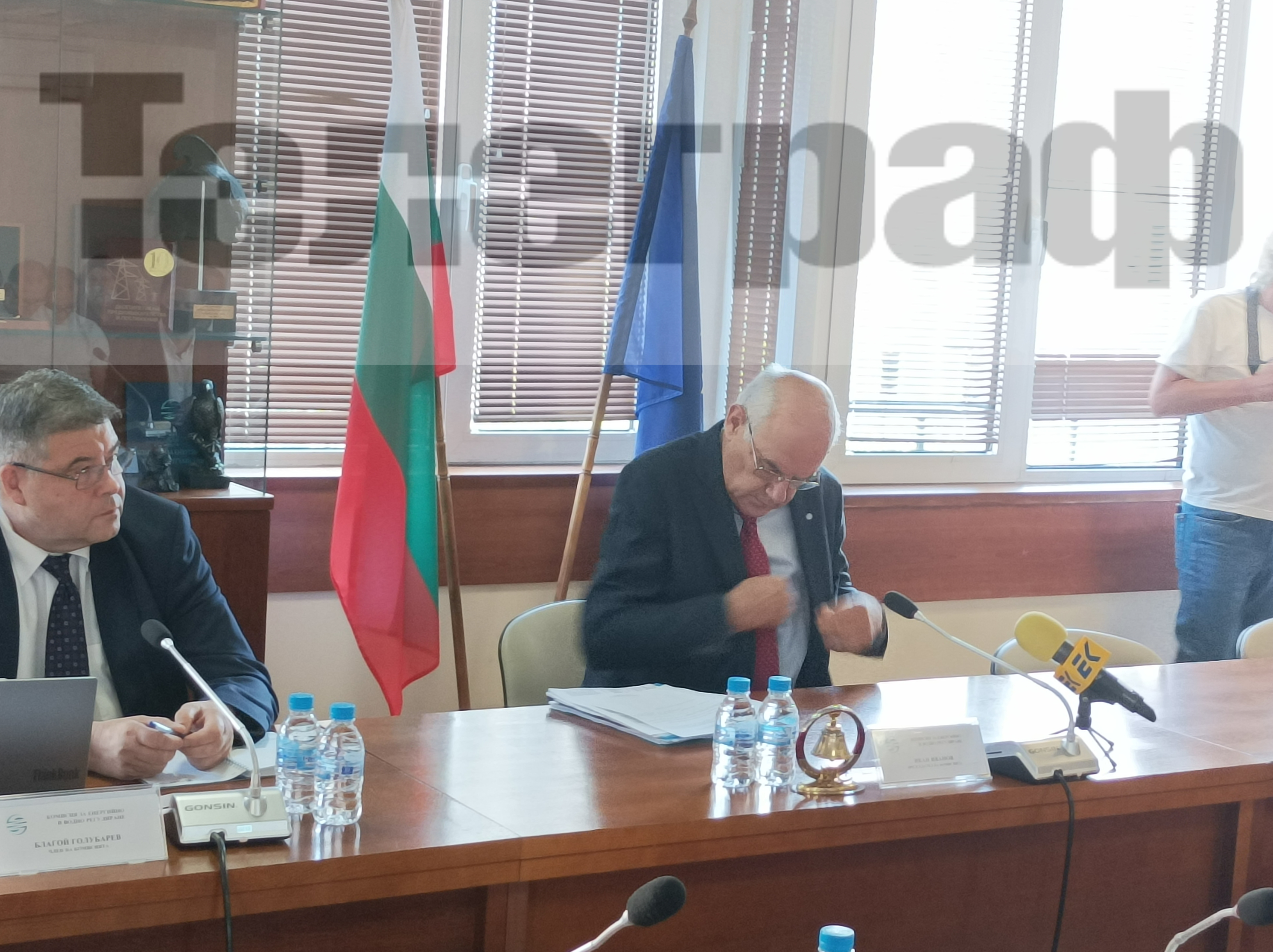 МАЯ МАНОЛОВА