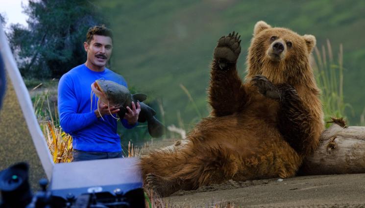 Зак Ефрон - Скочиха на Зак Ефрон заради снимки с мечка