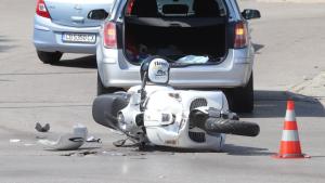 Моторист катастрофира на ул Проф Марко Семов в столицата Инцидентът се случи