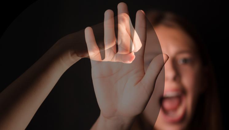 бой - ПОТРЕСАВАЩО: Четирима пребиха малолетно момиче!