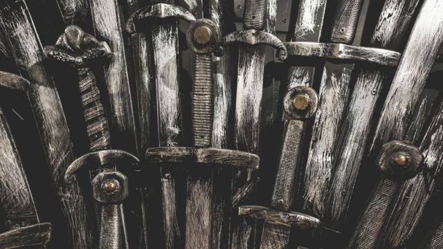 Направиха трона от „Игра на тронове“ за младоженци от Плевен (ВИДЕО)