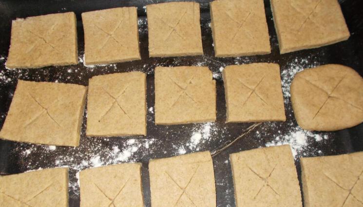 бисквити - ЗЛАТНО ВРЕМЕ: В кухнята на Властелинът на пръстените: Хрупаме пикантни пшенични бисквитки