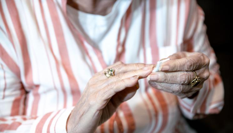 дезинфектант лак ръце нокти - ТОП 10: Другата употреба на дезинфектанта за ръце. Може да свърши работа, ако нямате подръка дезодорант