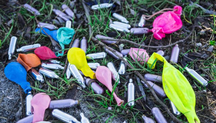 Райски газ - БЕЗРАЗСЪДНИ ТЪРГОВЦИ ДЕБНАТ ОТВЯКЪДЕ: Курортите ни по морето залети с райски газ!