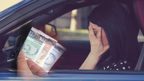 кола шофьор пари