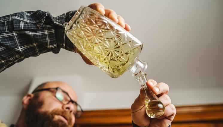 Ракия - Агро Телеграф: Бърз тест за добра ракия с прах за пране