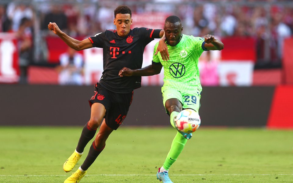 Байерн и Волфсбург играят при 2:0 в мач от 2-ия