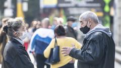 пенсионери пенсия хора маски