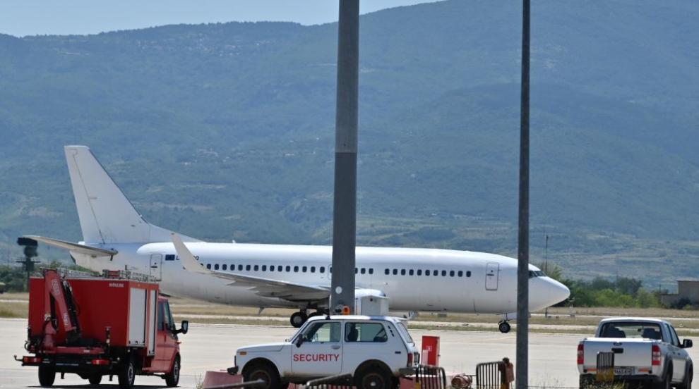 Сигнал за бомба предизвика евакуация на Летище Пловдив, извършителят се издирва