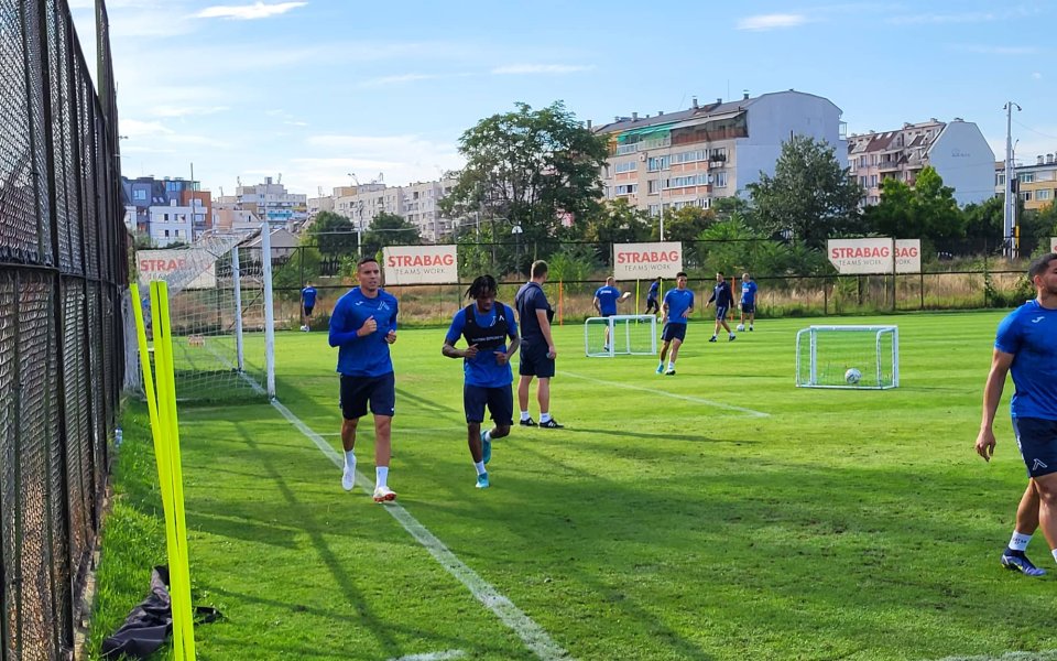 Четирима от титулярите на Левски се завърнаха към тренировките на