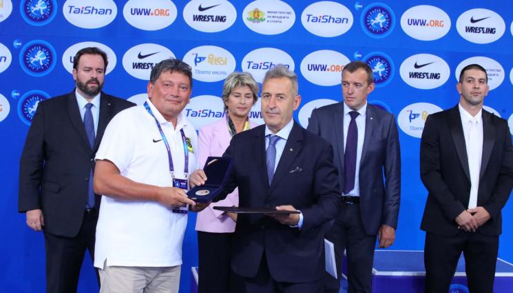 БОК - БОК отличи „олимпийския лекар“ д-р Стефан Стругаров