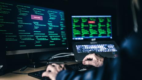 хакер хакерска атака кибератака