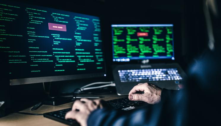 хакер хакерска атака кибератака - ПРОДАВАТ ГИ: Хакери източиха личните данни на близо 200 000
