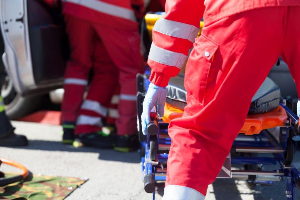 Спасителен екип на пожарната в Шумен освободи мъж, затиснат от