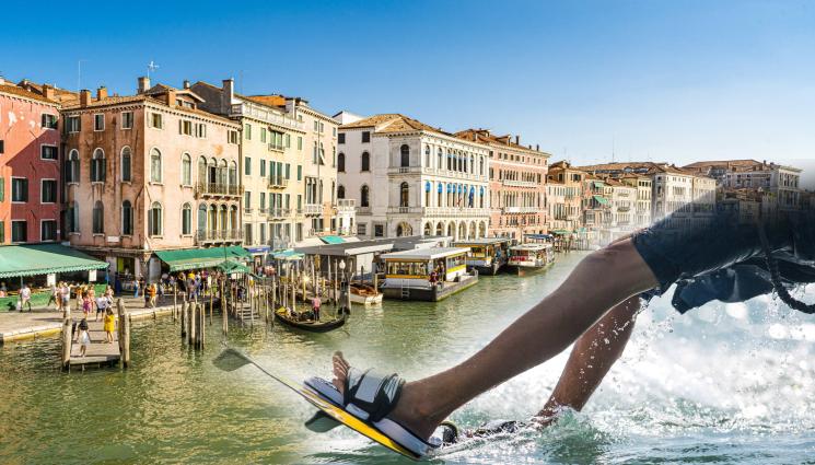 венеция канал гранде водни ски - БЪРЗИ И ЯРОСТНИ: Двама подкараха водни ски по Канале Гранде във Венеция