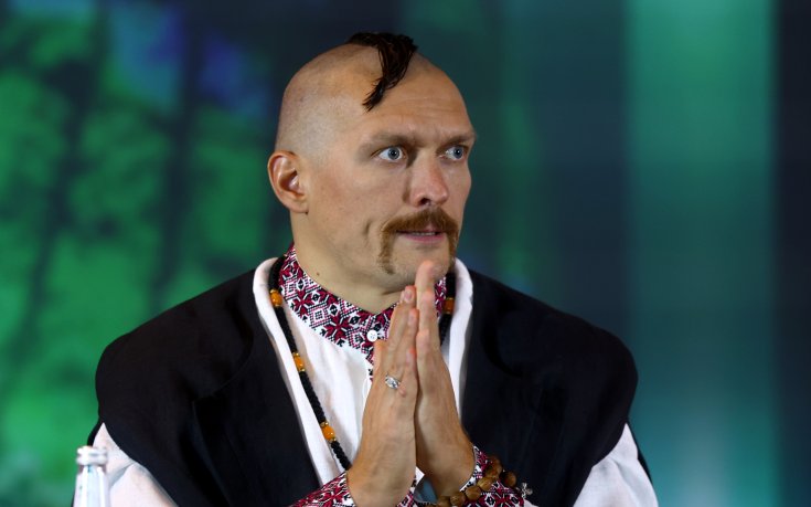 Усик запя украинска песен преди Антъни Джошуа