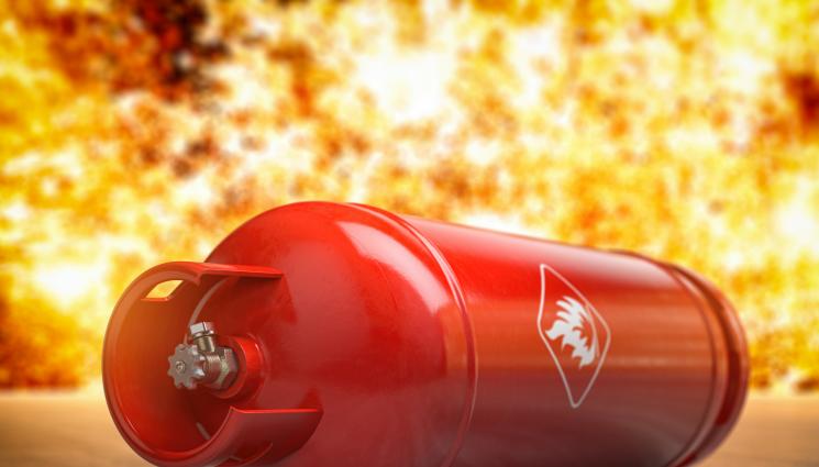 газова бутилка - ВЗРИВ УЖАСИ МУСАЧЕВО: Експлозия на газова бутилка рани двама! 