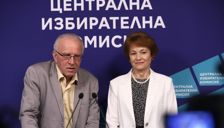 Росица Матева Цветозар ТОмов - Документите на партиите в ЦИК пълни с подписи на покойници