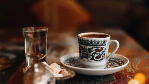 Жена от източната провинция Елязъг е превърнала кафене наследено от