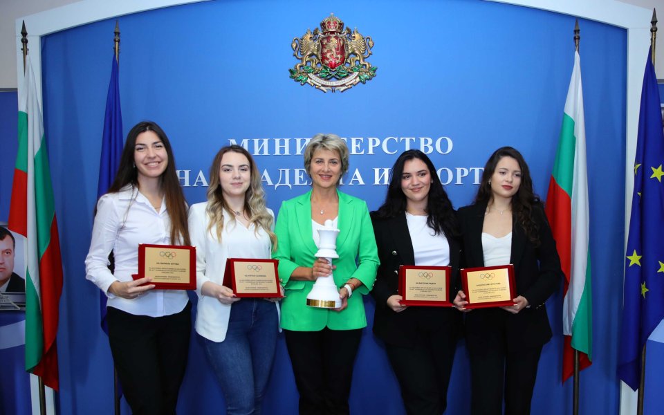 Весела Лечева прие националния отбор по шахмат за жени