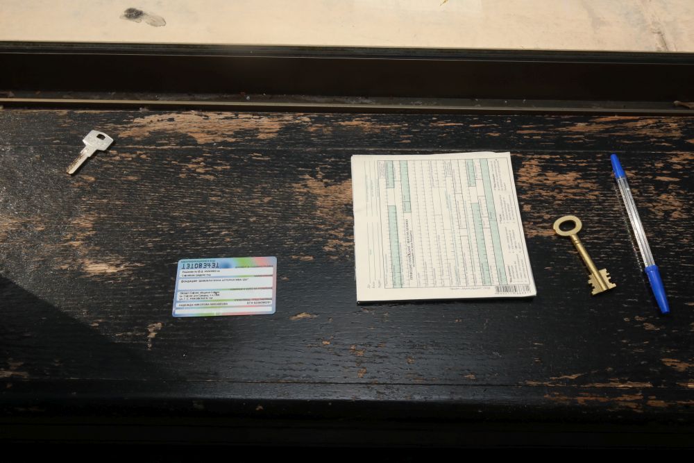 Емблематичната сграда е строена през 1962 г., а състоянието й е плачевно. Покривът тече, падат парчета от фасадата, парното е пробито.