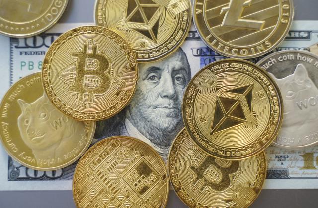 Курсът на биткойна премина за първи път прага от 60