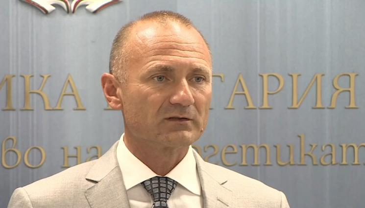 а - ВМЕСТО 7 US ТАНКЕРА: Договориха слот за разтоварване на един кораб с газ за октомври, но количеството стига за 1/3 от месеца