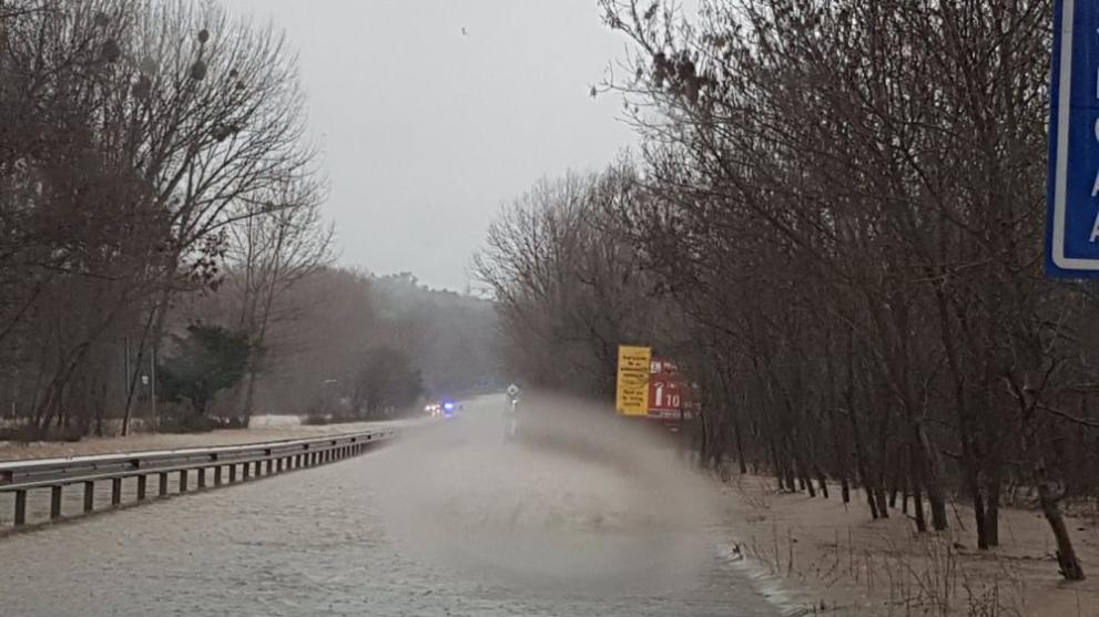 Екип огнеборци е спасил семейство - мъж и жена, от