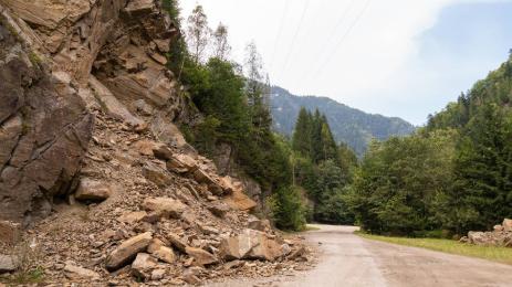 свлачище път планина