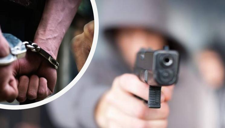 арестуван пистолет - ИЗНЕВИДЕЛИЦА: Журналист заплаши с пистолет служител на НАП! (ВИДЕО)